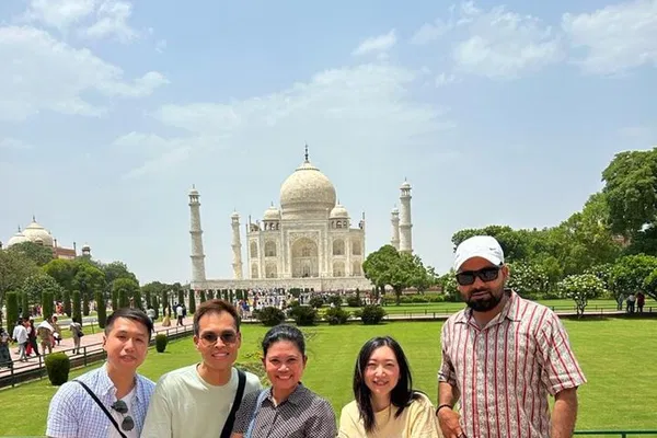 Taj Mahal Superfast Train Tour: Private Delhi Day Trip