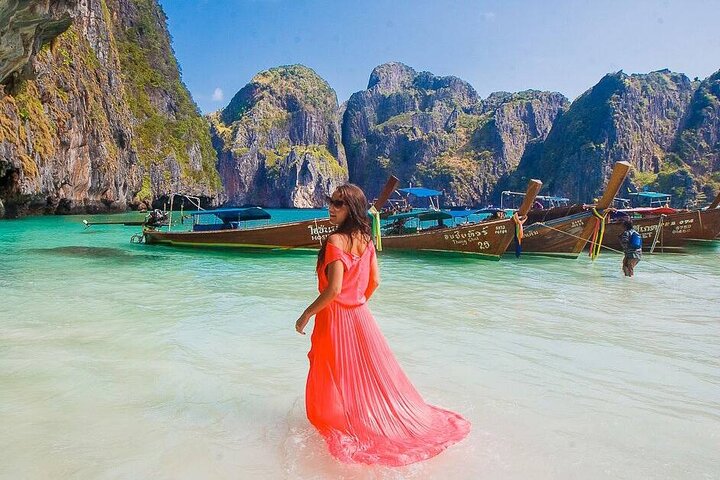 Discover Paradise: Private Boat Tour to Phi Phi Island & Maya Bay!
