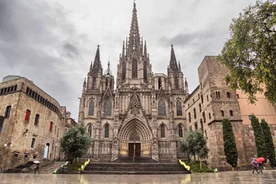 Uncover Barcelona's Secrets: Sagrada Familia & Gothic Quarter Private Tour