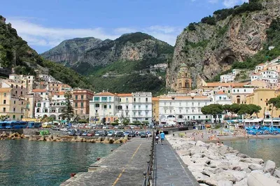 Stress-Free Amalfi to Naples Transfer: Travel in Luxury & Comfort