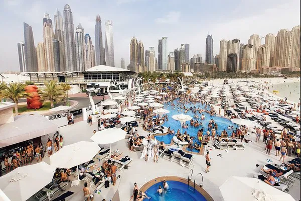 Dubai VIP Nightlife: Party Passport to Top Clubs!