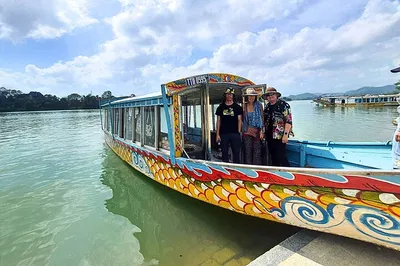 Hue's Poetic Perfume River: Dragon Boat Tour to Ancient Wonders