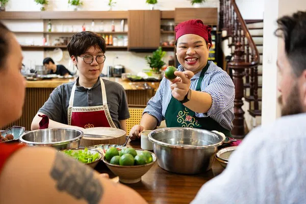 Hanoi Cooking Class: Market Tour & Wine Tasting