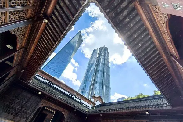 Shanghai's Charm: A 4-Hour Adventure of Food, Culture & Wheels!