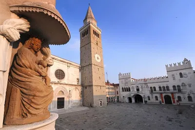 Uncover Venetian History: Koper's Wine & Walking Tour