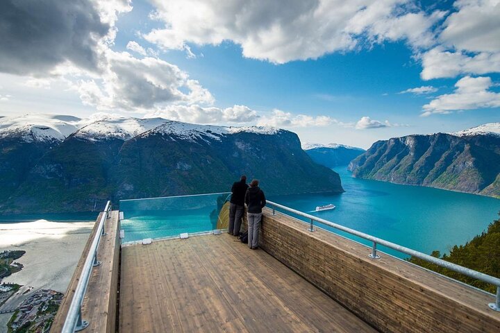 Nærøyfjorden, Flåm & Stegastein Tour: Unforgettable Views!