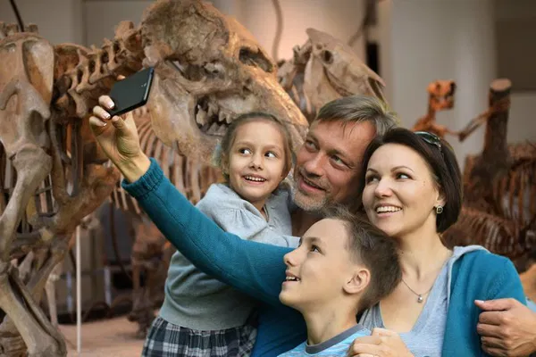 Paris: Family Dinosaur Tour at the Natural History Museum