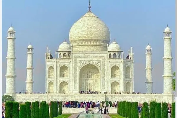 Taj Mahal Express: Delhi to Agra Quick Tour