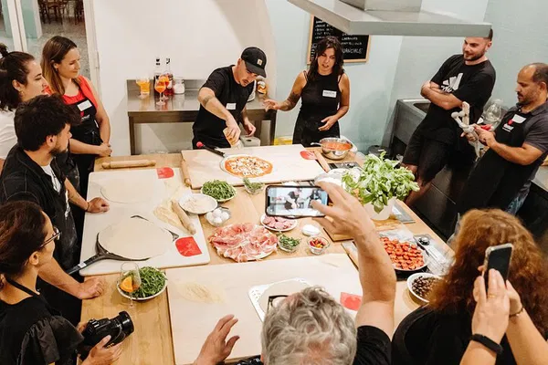 Rome Pizza & Wine Class: Cook & Devour!
