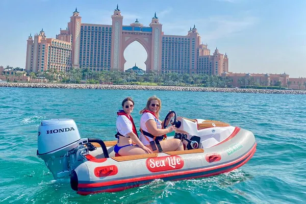 Dubai Self-Drive Boat Tour: Captain Your Own Adventure!