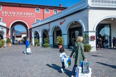 Luxury Shopping Spree: Private Tour to Franciacorta Outlet from Verona