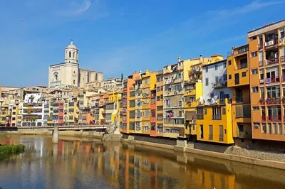 Stress-Free Barcelona-Girona Private Transfer: Luxury & Comfort