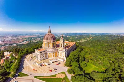 Stress-Free Zurich-Torino Private Transfer with Sightseeing Delights