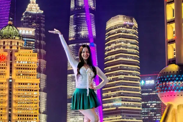 Shanghai Skyline Photo Shoot: Capture Stunning Night Views