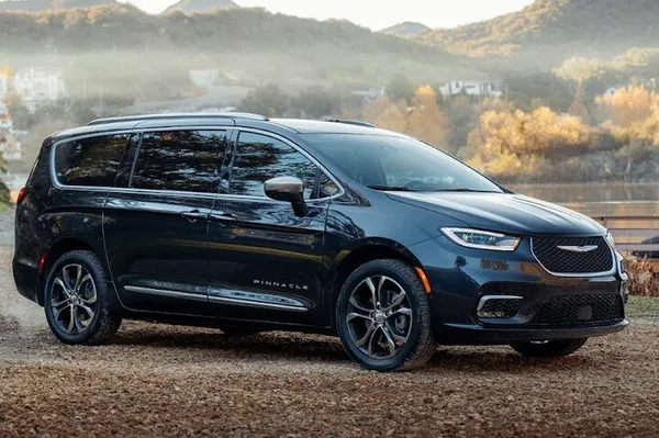 Effortless Montreal Arrival: Luxury Private Transfer Services