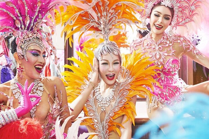 Phuket Cabaret: A Night of Glamour, Thai Flavors, and Cultural Charm