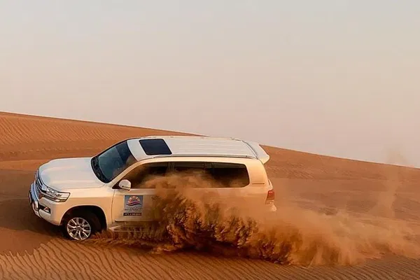 Dubai: Private Desert Safari, BBQ, Sandboard & Stargazing