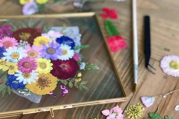 Create Framed Flower Art: Fun Workshop in [Location]!
