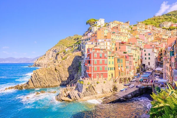Cinque Terre Day Trip: See Italy's Coastal Gems!