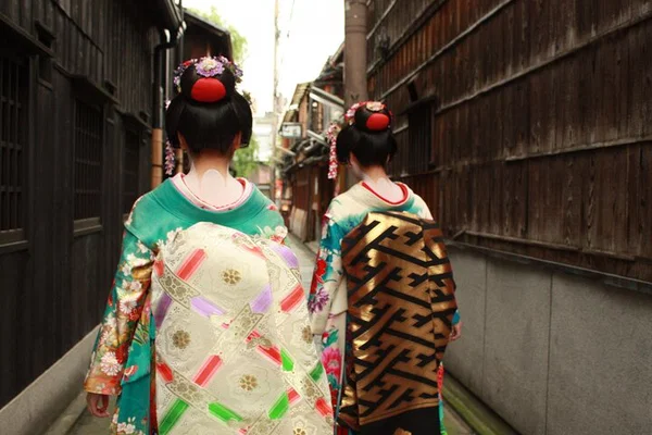 Kyoto Geisha District Night Tour: Unveiling Geisha Secrets