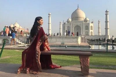Unveiling Agra's Majesty: A Jaipur Day Tour to the Taj Mahal at Sunrise or Sunset
