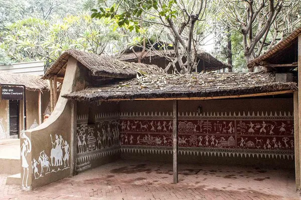 Immerse in Indian Artistry: Crafts Museum Tour with Delhi Lunch