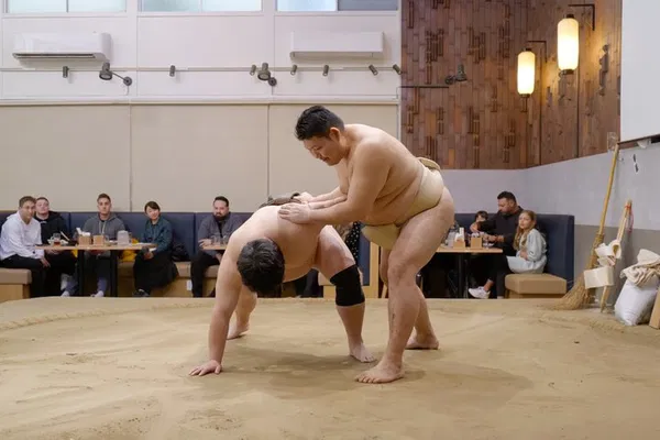 Meet Sumo Wrestlers: Show, Meal & Wrestling