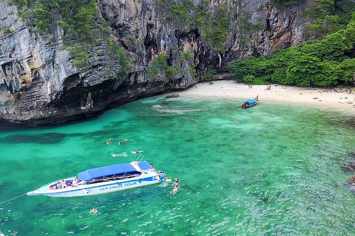 Phi Phi Islands Adventure: Krabi's Thrilling Speedboat Escape