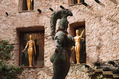Girona & Figueres: Private Dalí Tour from Barcelona