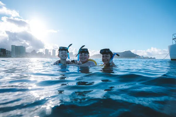 Waikiki Snorkel Catamaran: Turtles & Fun!