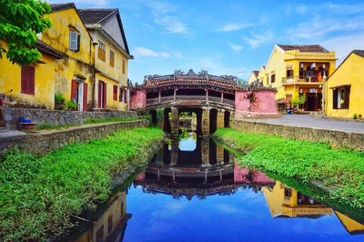Hoi An's Enchanting Evening: Lanterns, History, and River Charms