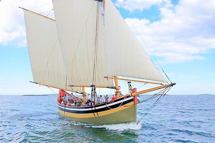 Salem Schooner Sailing Tour: History & Fun on the Water!