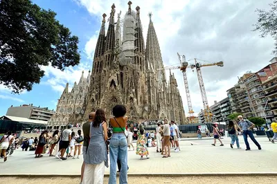 Sagrada Familia: Skip-the-Line Small Group Tour