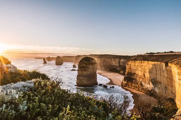 Great Ocean Road: Reverse Route, Wildlife, and Gourmet Delights!