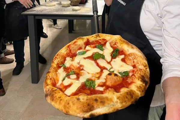 Milanese Culinary Adventure: Pizza, Tiramisù & Wine Tasting!