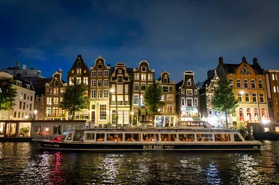 Amsterdam Evening Canal Cruise: City Lights & History