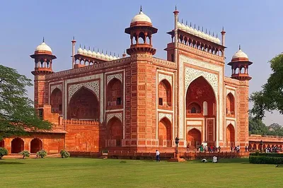 Discover Agra's Wonders: A Private Taj Mahal Day Trip from Delhi