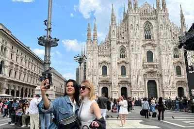 Milan Duomo: Ascend to Gothic Grandeur with Terrace Views