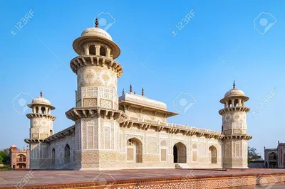 Family-Friendly Taj Mahal Adventure: A Kid-Approved Day Trip from Delhi