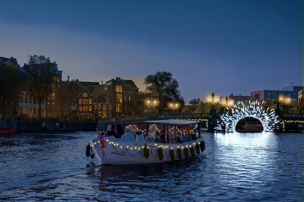Amsterdam Light Festival Cruise: Unlimited Drinks!