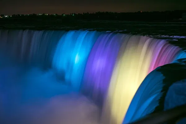 Niagara Falls Evening Extravaganza: Cruise & Illuminated Wonder!