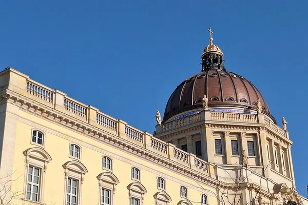 Berlin Old Town Walking Tour: TV Tower to Castle