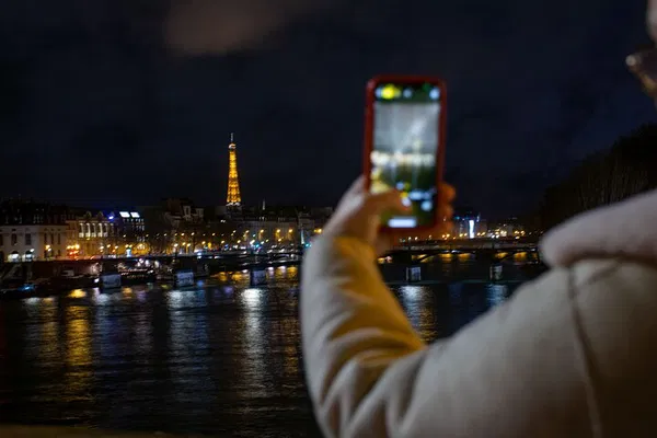 Paris by Night: Unveiling the City of Lights on Foot!