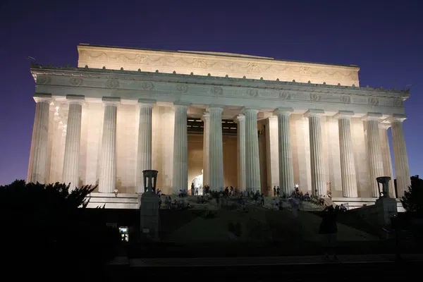 DC Moonlight Tour: See Monuments at Night!