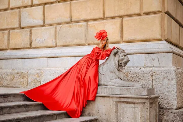 Immortalize Your Roman Holiday: Colosseum Photoshoot Experience