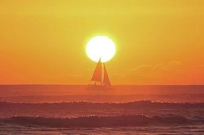 Waikiki Sunset Sail: Catamaran Cruise Aboard Mana Kai