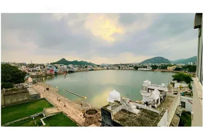 Pushkar: Temples, Camels & Sacred Lake Tour