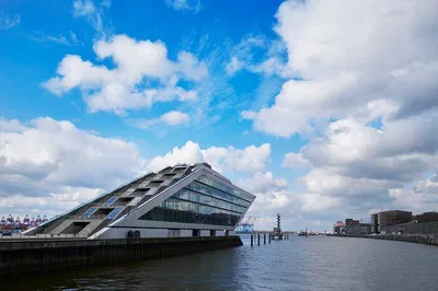 Capture Hamburg's Charm: Private Photography Tour from Harbor to Shore