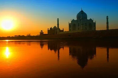 Sunrise Spectacle: Taj Mahal Full-Day Excursion from Delhi