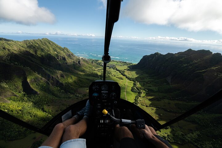Soar Above Paradise: Unforgettable Private Helicopter Tour of Honolulu